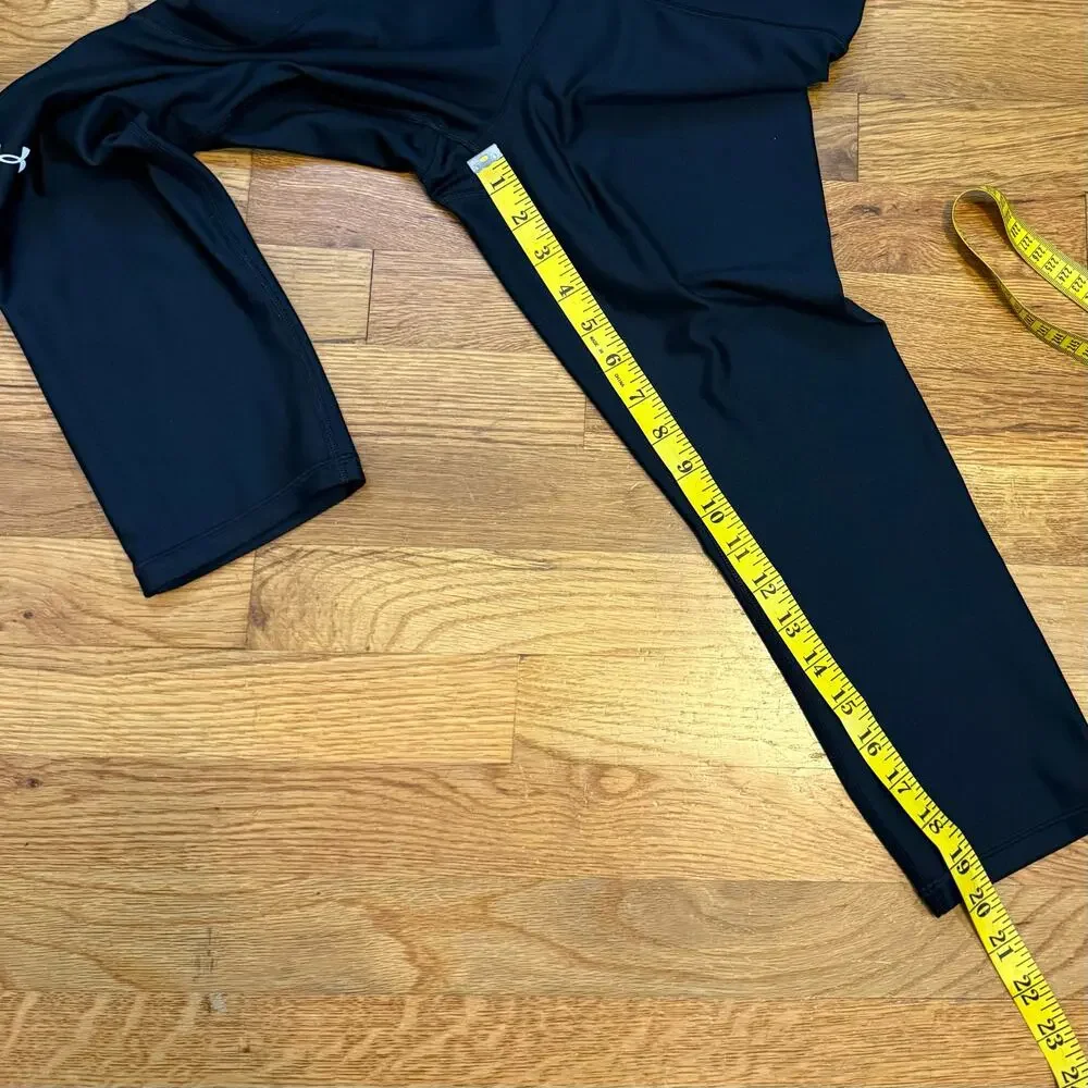 Under Armour Women’s Medium Black Compression Heatgear Crop Cropped Legging